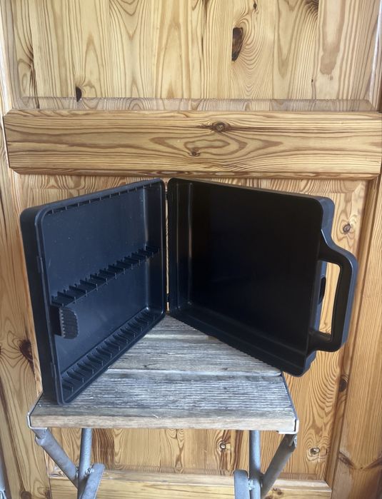 Sprzedam box do kaset magnetofonowych.
