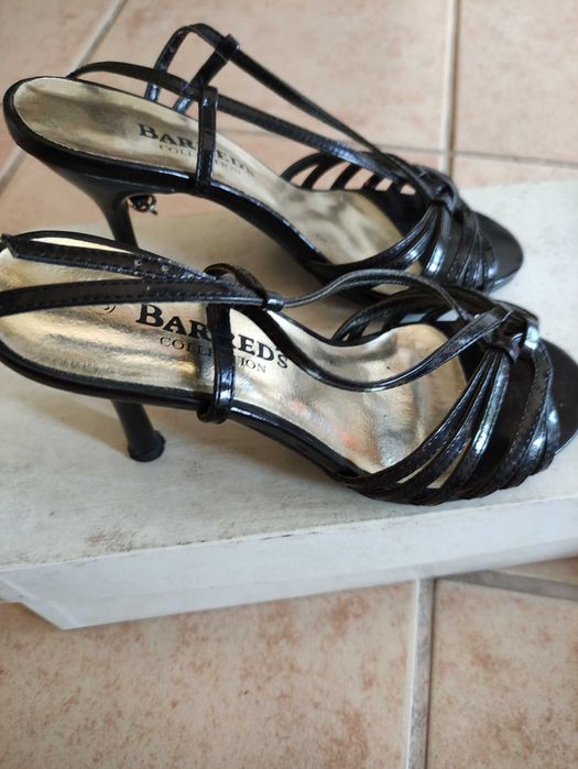 Sandálias, tamanho 35