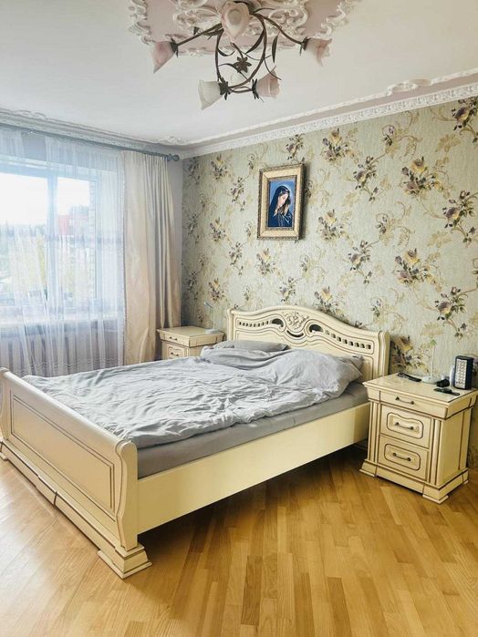 3 кімнатна квартира з ремонтом у цегляному будинку по вулиці Пимомненка, місто Львів.