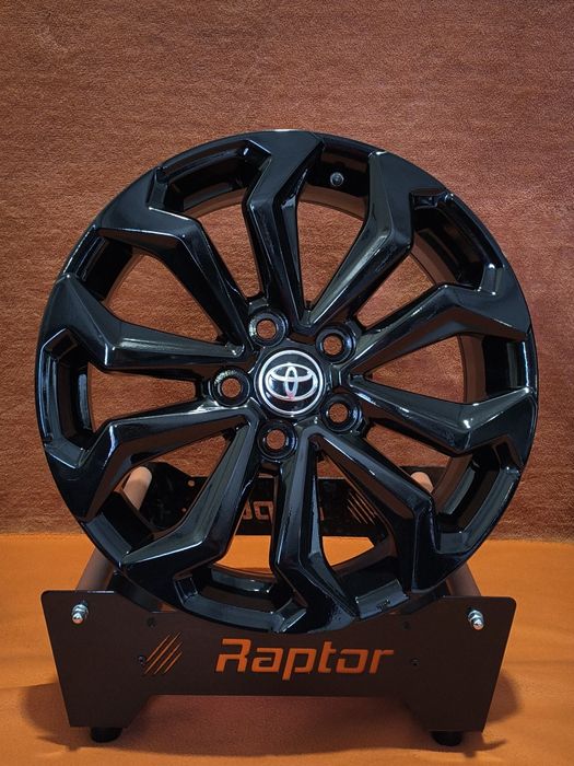 Felgi aluminiowe 17 '5x114,3 Toyota  Yaris cross czujniki