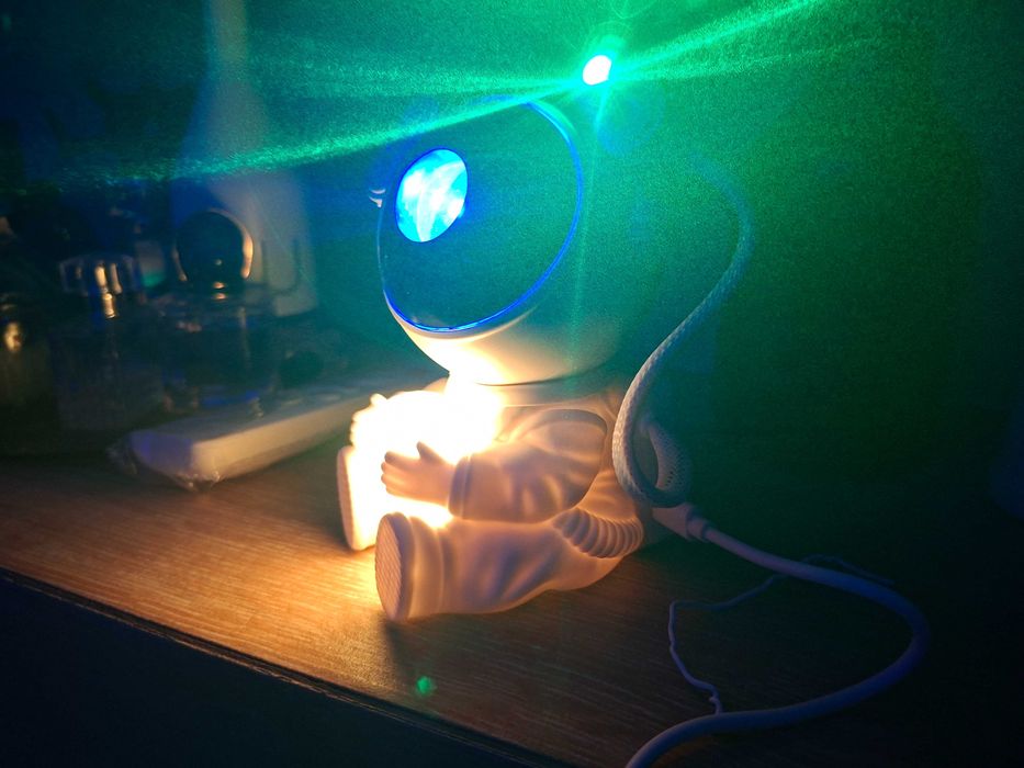 Kosmiczny projektor gwiazd astronaut LED lampa księżycowa pilot