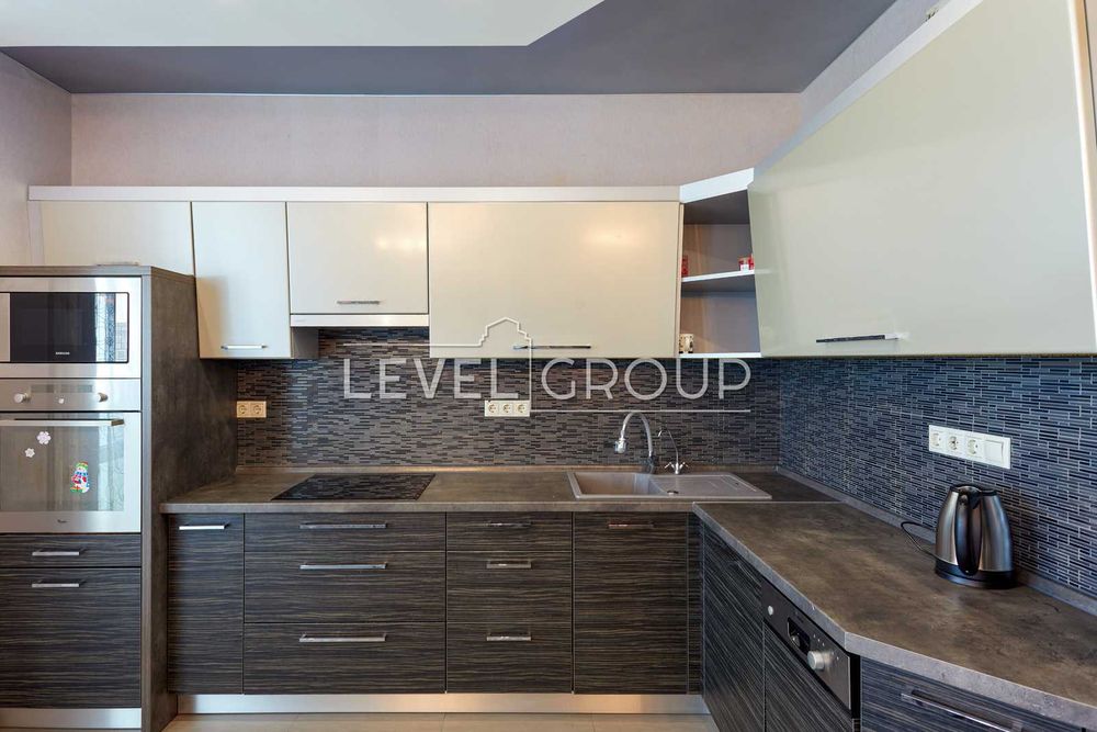 Apartment in Kyiv - More