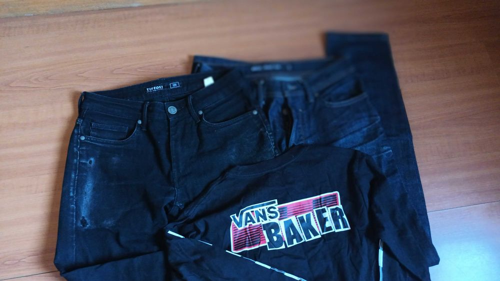 Sweat Vans Baker e 2 calças ganga