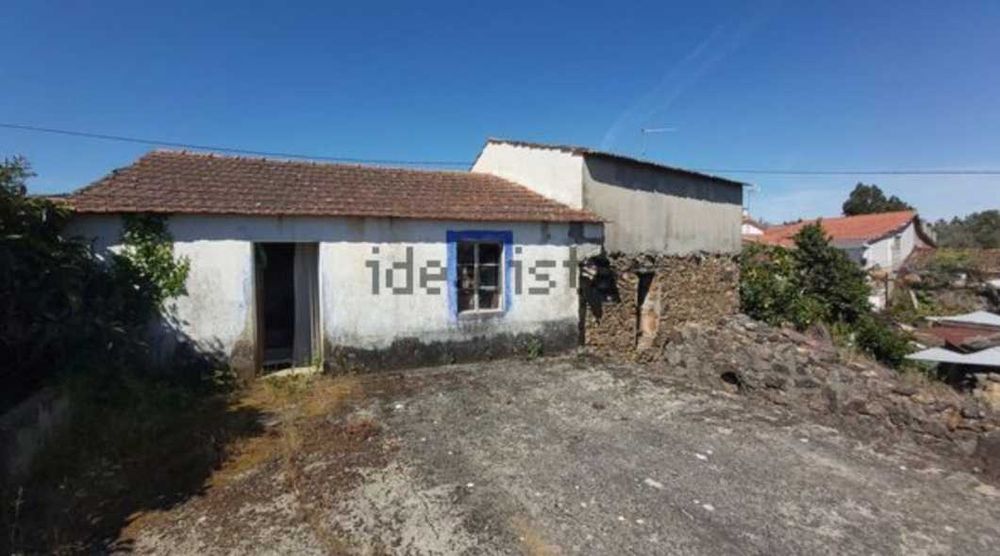 Moradia vende-se perto de Vila de Rei