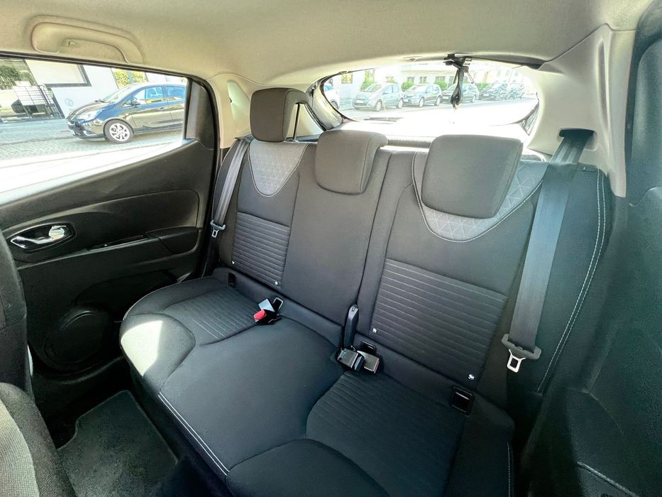 Renault Clio — fotografia 12
