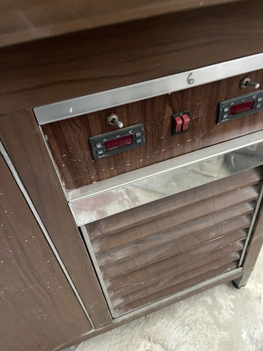 Vitrine refrigerada em castanho