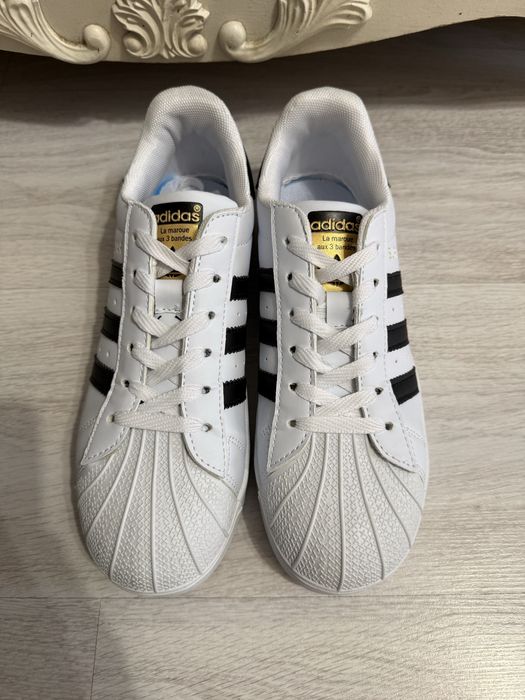 Продам кроссовки Adidas Superstar