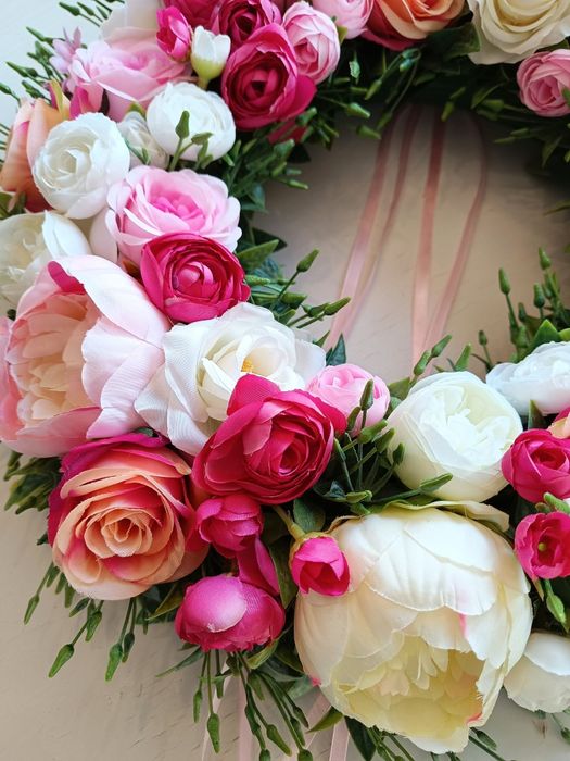 Wiosenny wianek na drzwi peonie, jaskry, róże, piwonie,sztuczne kwiaty