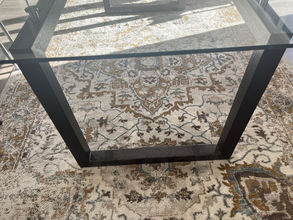 Mesa com tampo de vidro