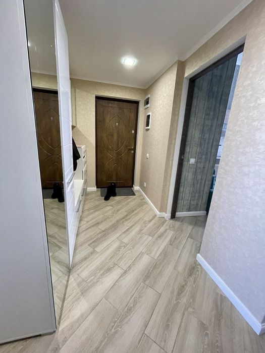 Трёхкомнатная квартира , два уровня 98000 уе.