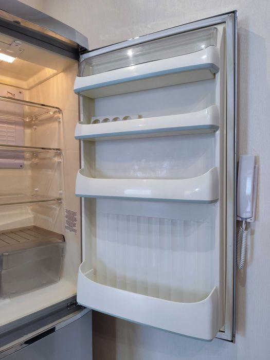 Італійський холодильник Ardo CO 2412 BAS