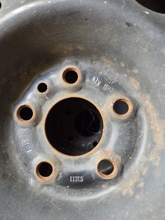 Opony zimowe zeetex 185/65 R15 z felgami