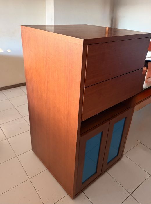 Movel/armario de arrumos