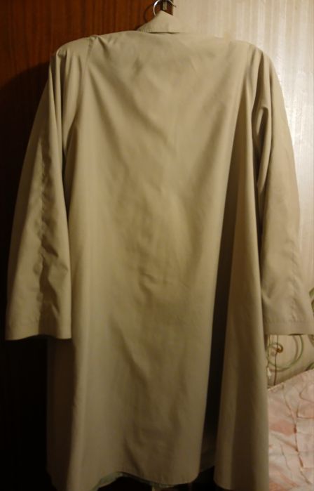 Gabardina tamanho 42, marca C'est Chic