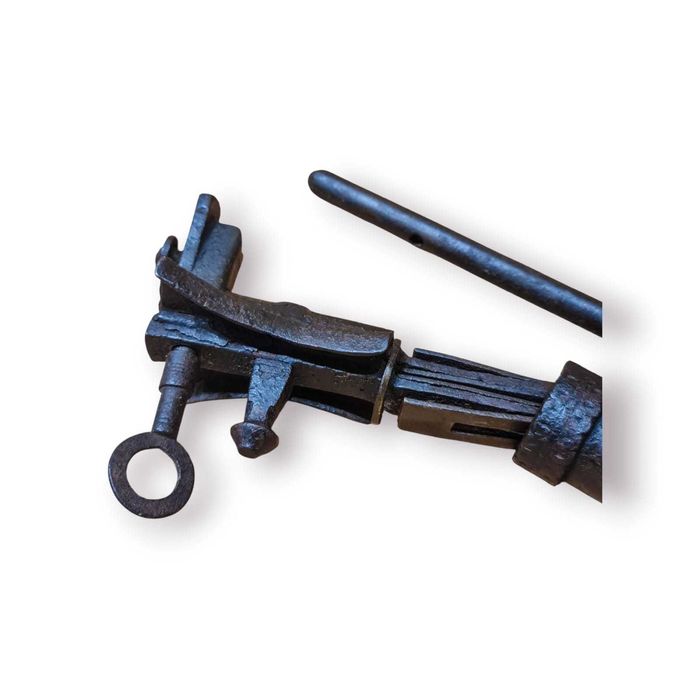 Cadeado Antigo Ferro Forjado c/ Chave Original – Século XIX