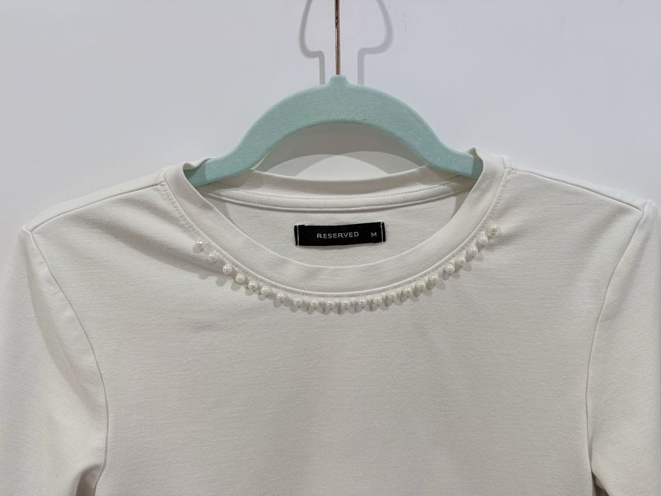 Bluzka z perełkami koralikami elegancka koszulka t-shirt kremowy ecru Reserved S/M