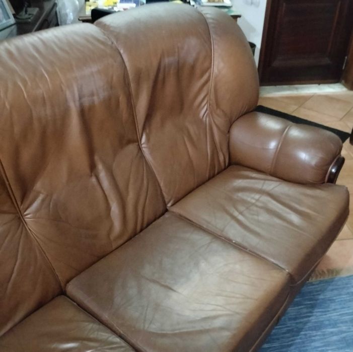Conjunto de sofás em pele genuína