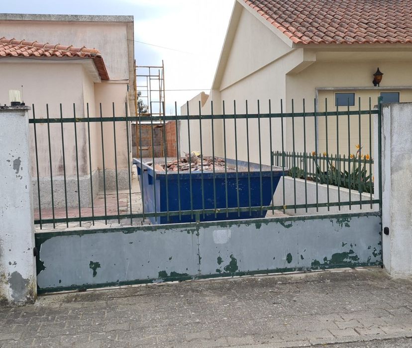 CARRINHAS e CONTENTORES para recolha de todo o tipo de entulho de obra