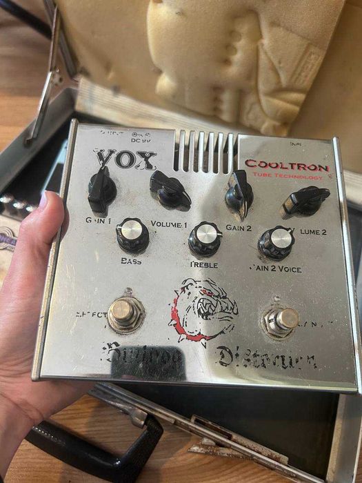 efekty gitarowe Boss, Vox, Marshall,