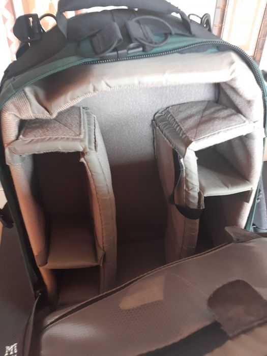Mochila versátil para câmara e lentes fotográficas