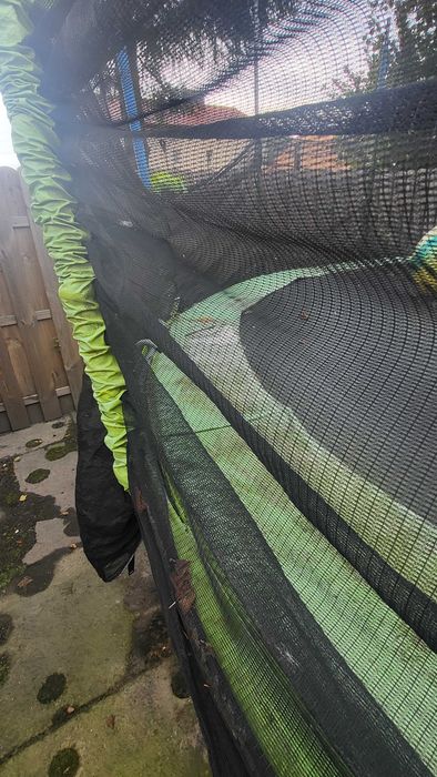 Trampolina ogrodowa duża 4.5 m średnicy.