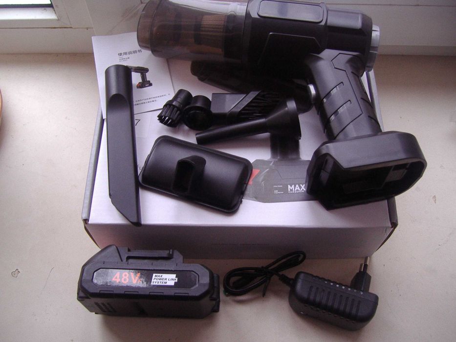 Пылесос аккумуляторный (для дома авто дачи гаража) новый,не комплект