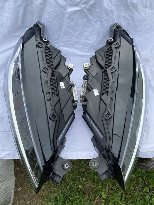 Фара Škoda Superb