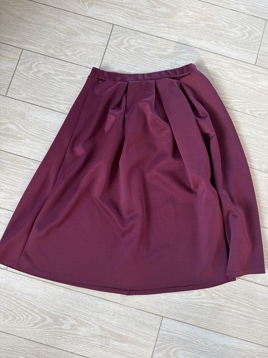 Женская юбка бордового цвета