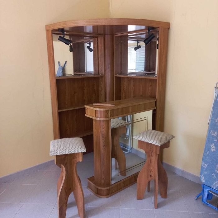 Bar de interior em madeira