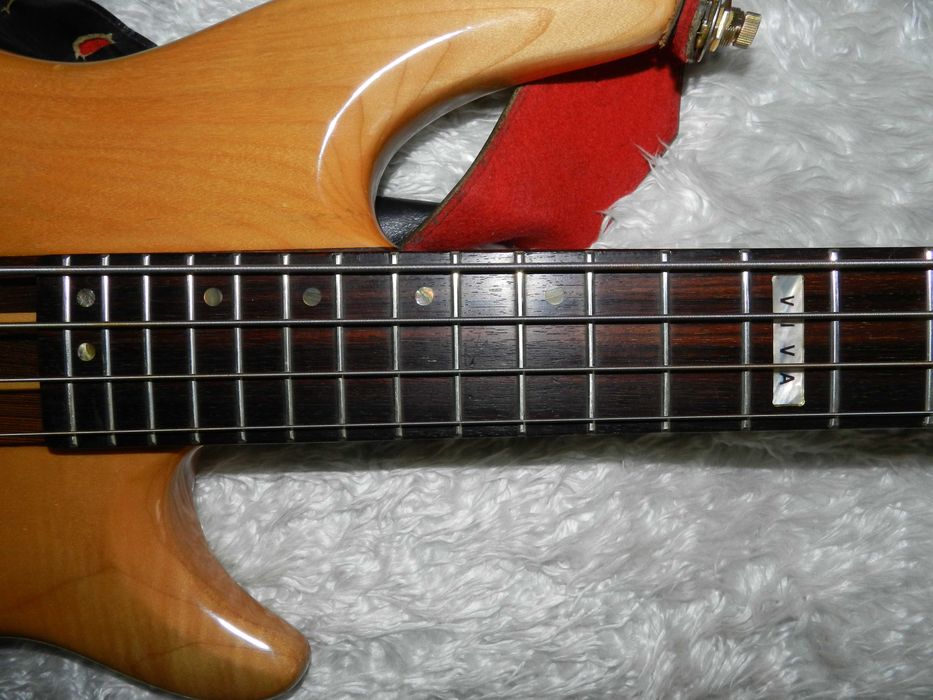Gitara basowa aktywna Cort Artisan z futerałem
