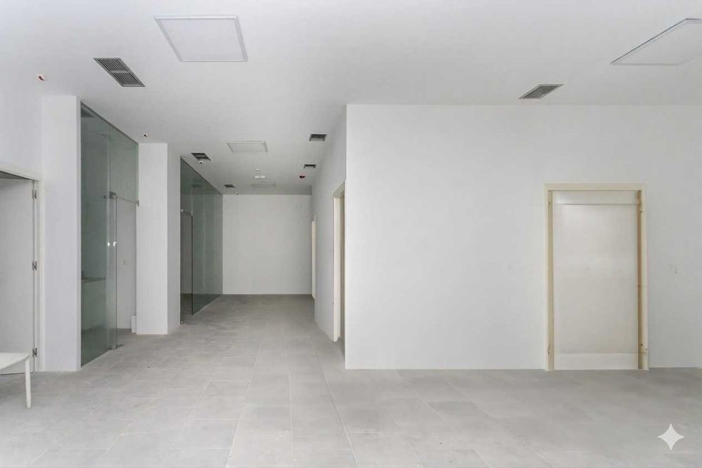 Espaço comercial com 600 m² — instalações novas