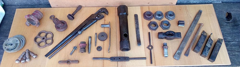 Інструмент різний