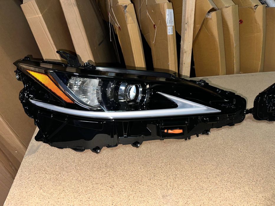 Фари, фара, фары Lexus ES 2022 2023 2024