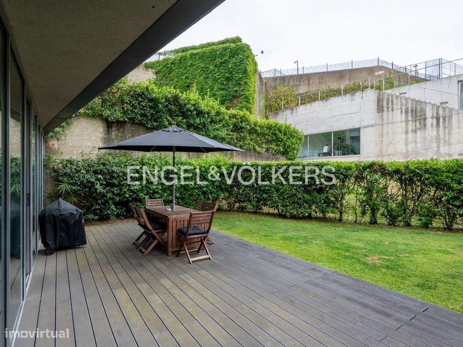 Apartamento T3 com piscina e ginásio em Condomínio de Luxo