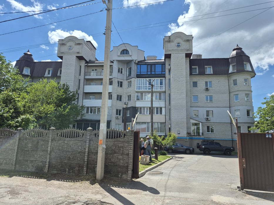 Продам дворівневу квартиру в тихому центрі