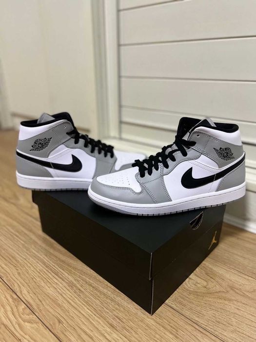 Jordan 1 _Mid _Smoke_Grey R.  42