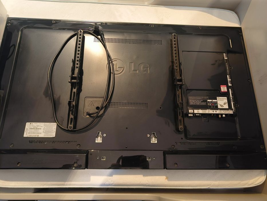 Telewizor LG 47lm765s pilot i uchwyty