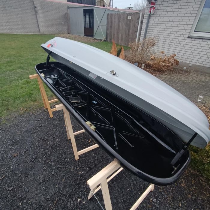 Box dachowy 220x43 plus relingi