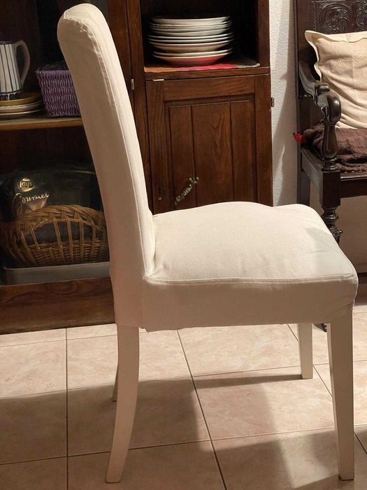 Cadeira em madeira IKEA