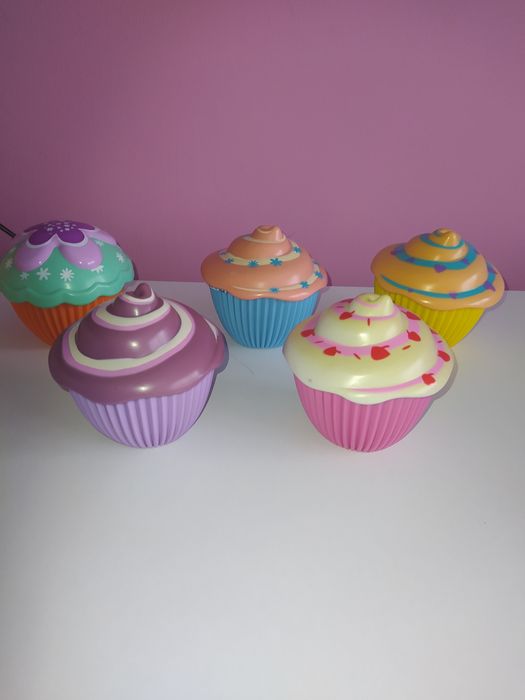 Laleczki Babeczki oraz Num Noms
