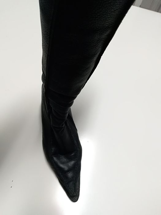 Botas de pele pretas em cunha