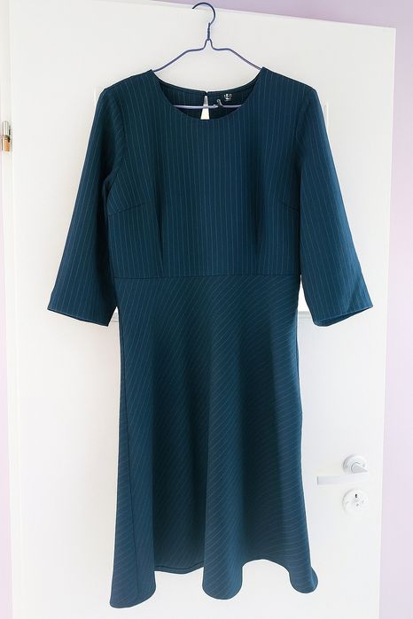 Granatowa sukienka rękaw 3/4 paski rozkloszowana biurowa do pracy