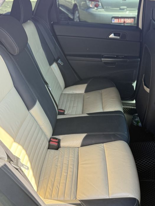 Продам  Volvo v 50 1.6 дизель 2011 р.  R-дизайн в максильній комплектації