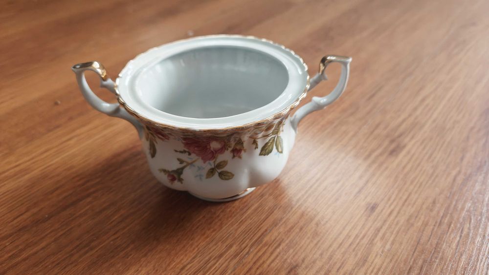 Porcelanowa cukierniczka - bez przykrywki