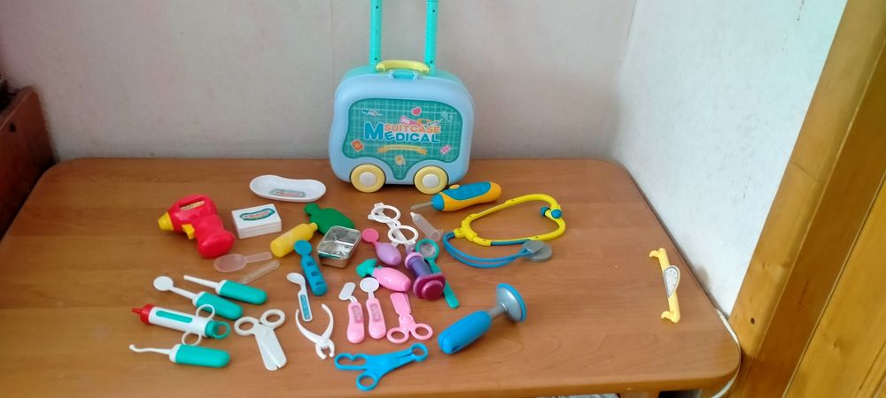 Продам іграшкову лікарню .