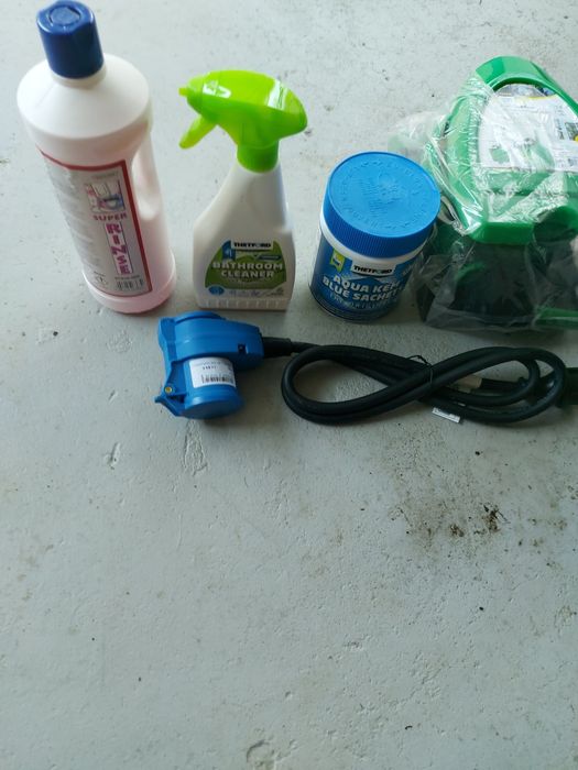 Mangueira E ficha de relotes é liquidos para sanita e depósito de desp