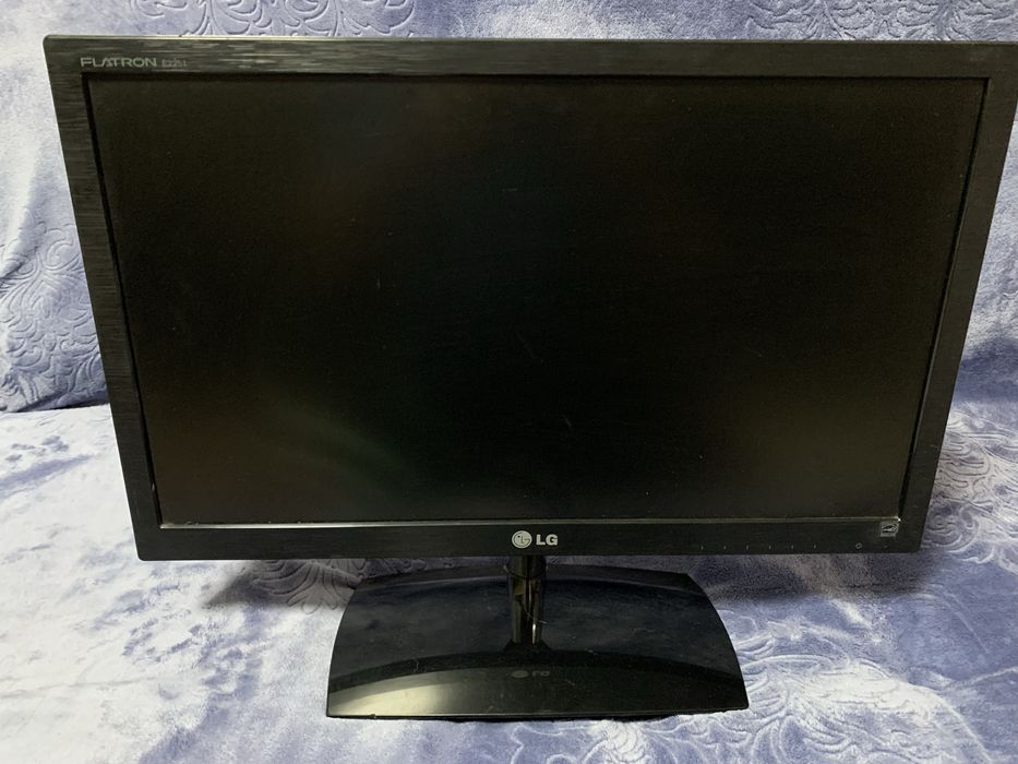 Монітор LG  FLATRON   E2251S-BN у дуже гарному стані