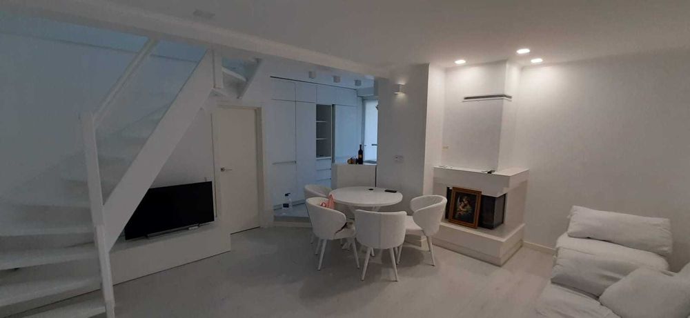 Будинок на Соломінці з особистим бомбосховищем з кухнею та кімнатою