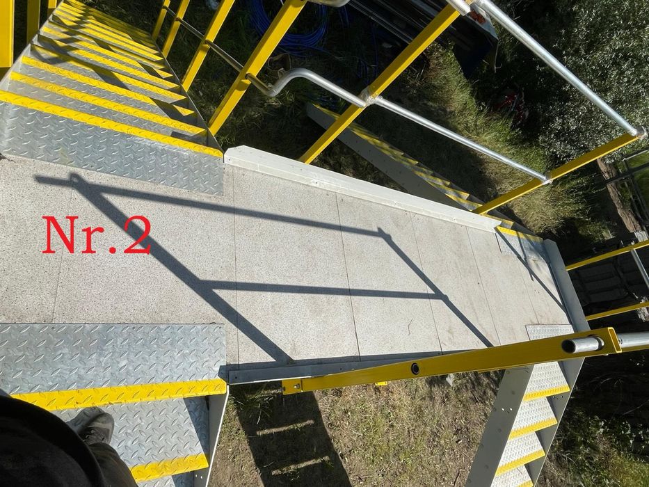 Schody stalowe z podestem