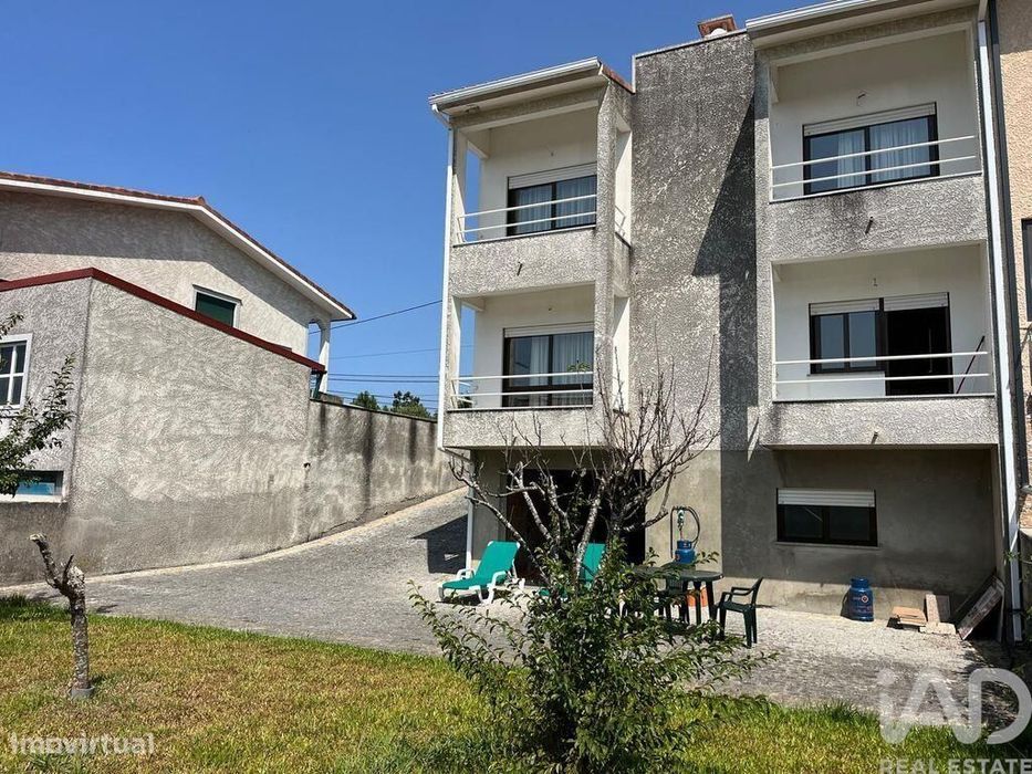 Moradia geminada T4 em Belinho e Mar de 171 m2